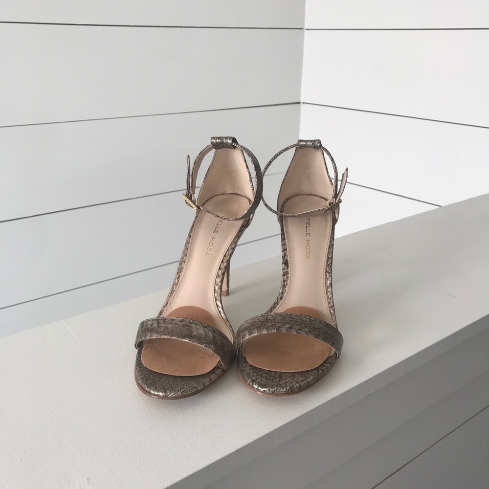 {Pelle Moda} Platinum Brushed Snake Sandals